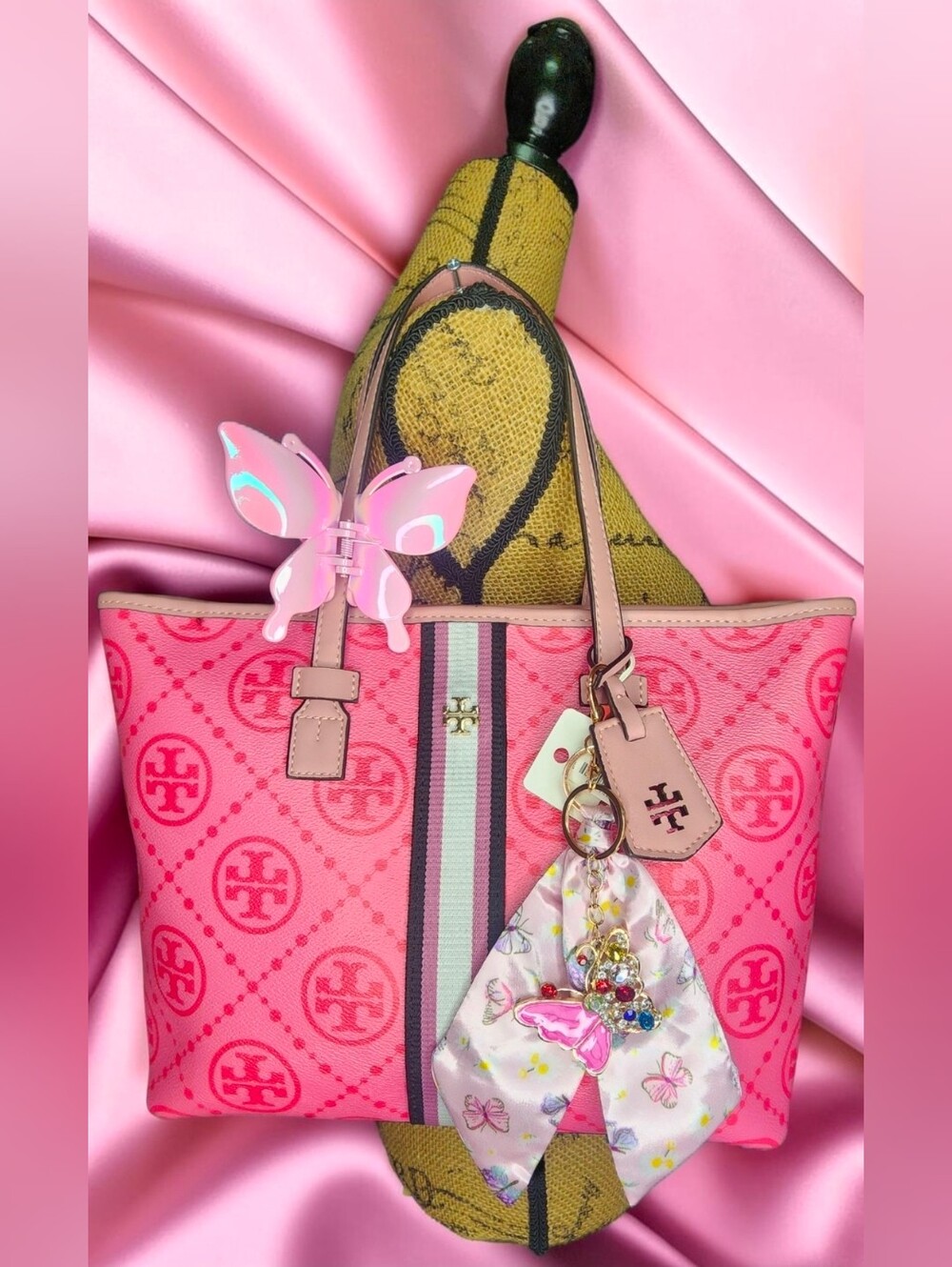 Tory Burch Pink Gemini Link Canvas Tote Bag With NWT Charms - Picture 10 of 16